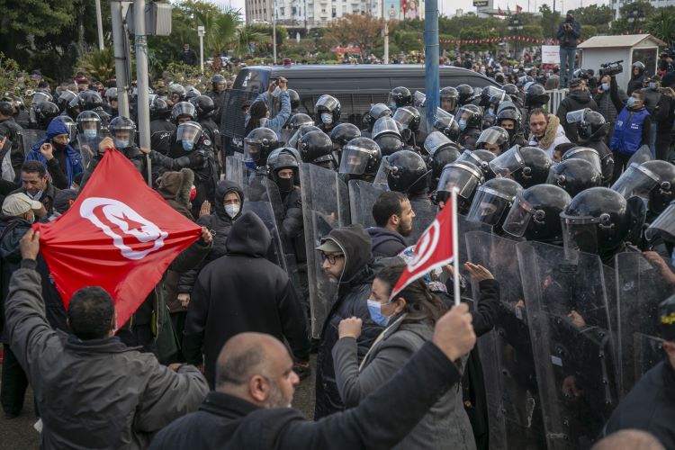 TUNISIE : REPRESSION CONTRE LES TRAVAILLEURS ALORS QUE LA CRISE S’AGGRAVE